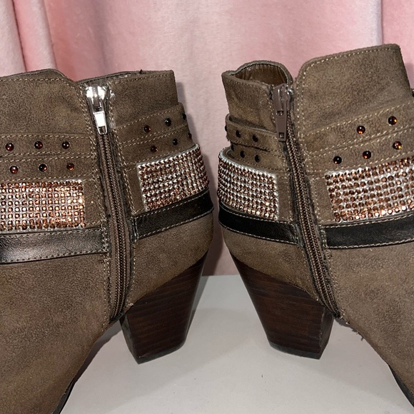 YELLOWBOX MULTI STRAP BOOTIES - Picture 6 of 6